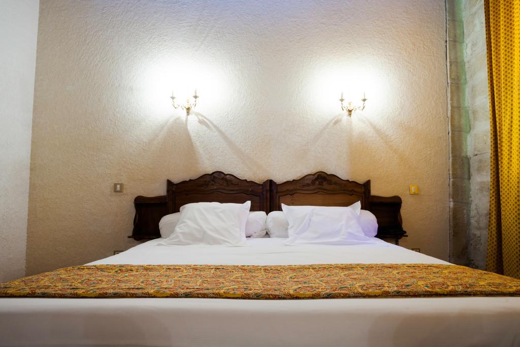 Sommières Auberge Du Pont Romain מראה חיצוני תמונה