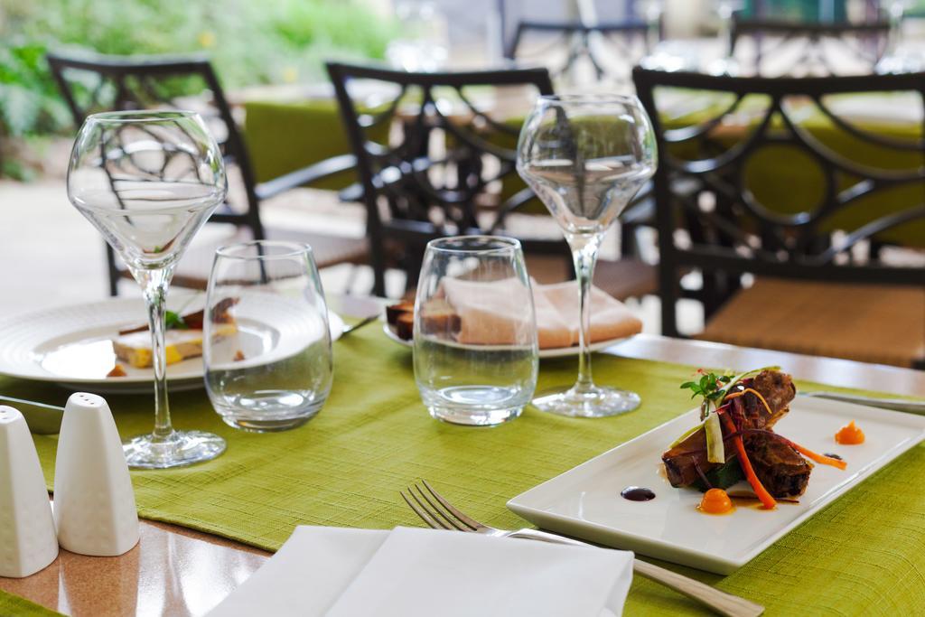 Sommières Auberge Du Pont Romain מראה חיצוני תמונה