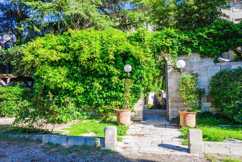 Sommières Auberge Du Pont Romain מראה חיצוני תמונה